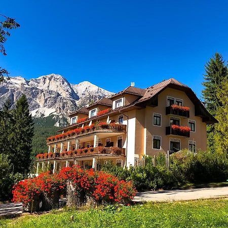 Boutique Hotel Villa Blu Cortina dʼAmpezzo Esterno foto