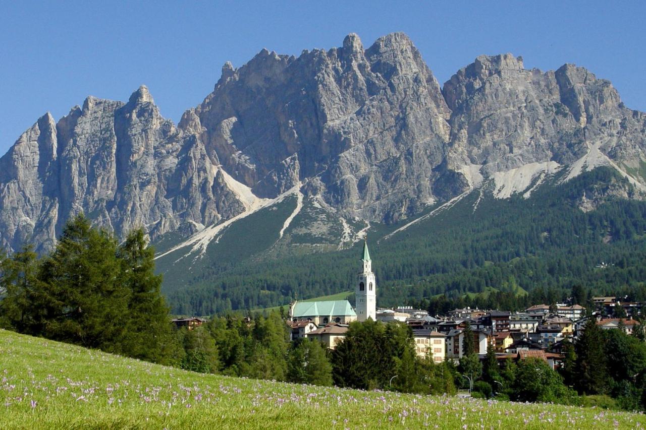 Boutique Hotel Villa Blu Cortina dʼAmpezzo Esterno foto