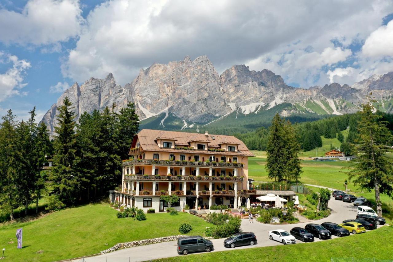 Boutique Hotel Villa Blu Cortina dʼAmpezzo Esterno foto