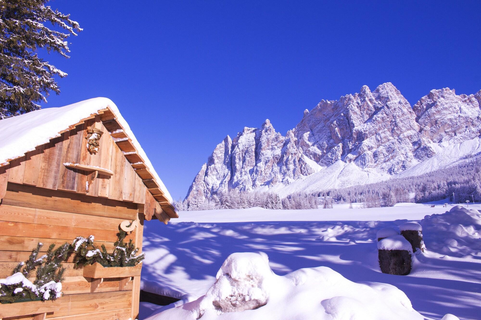 Boutique Hotel Villa Blu Cortina dʼAmpezzo Esterno foto