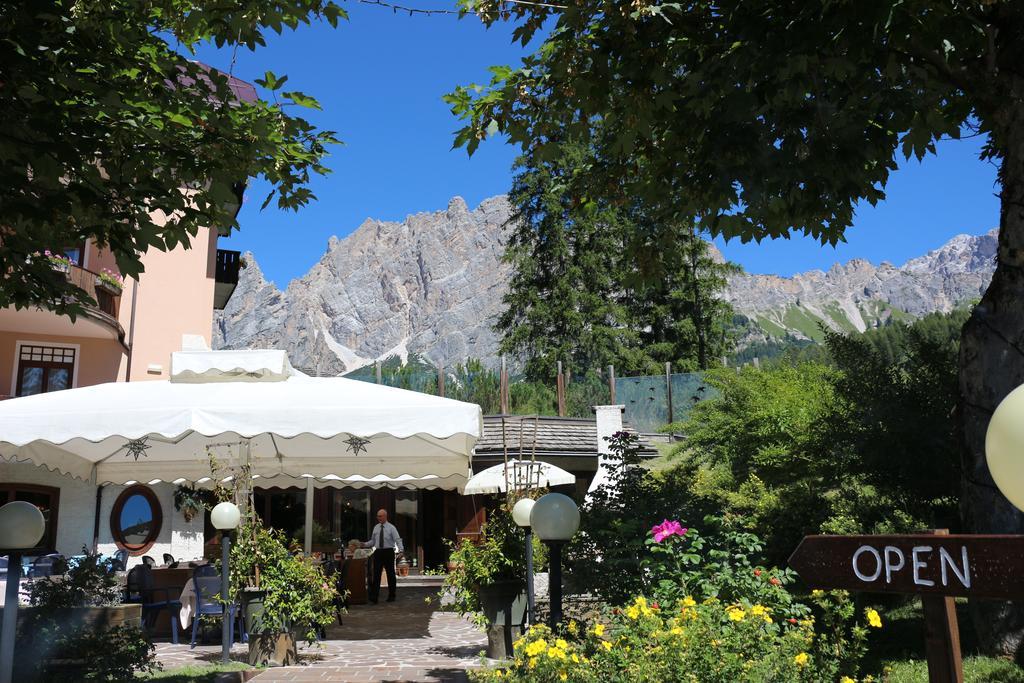 Boutique Hotel Villa Blu Cortina dʼAmpezzo Esterno foto