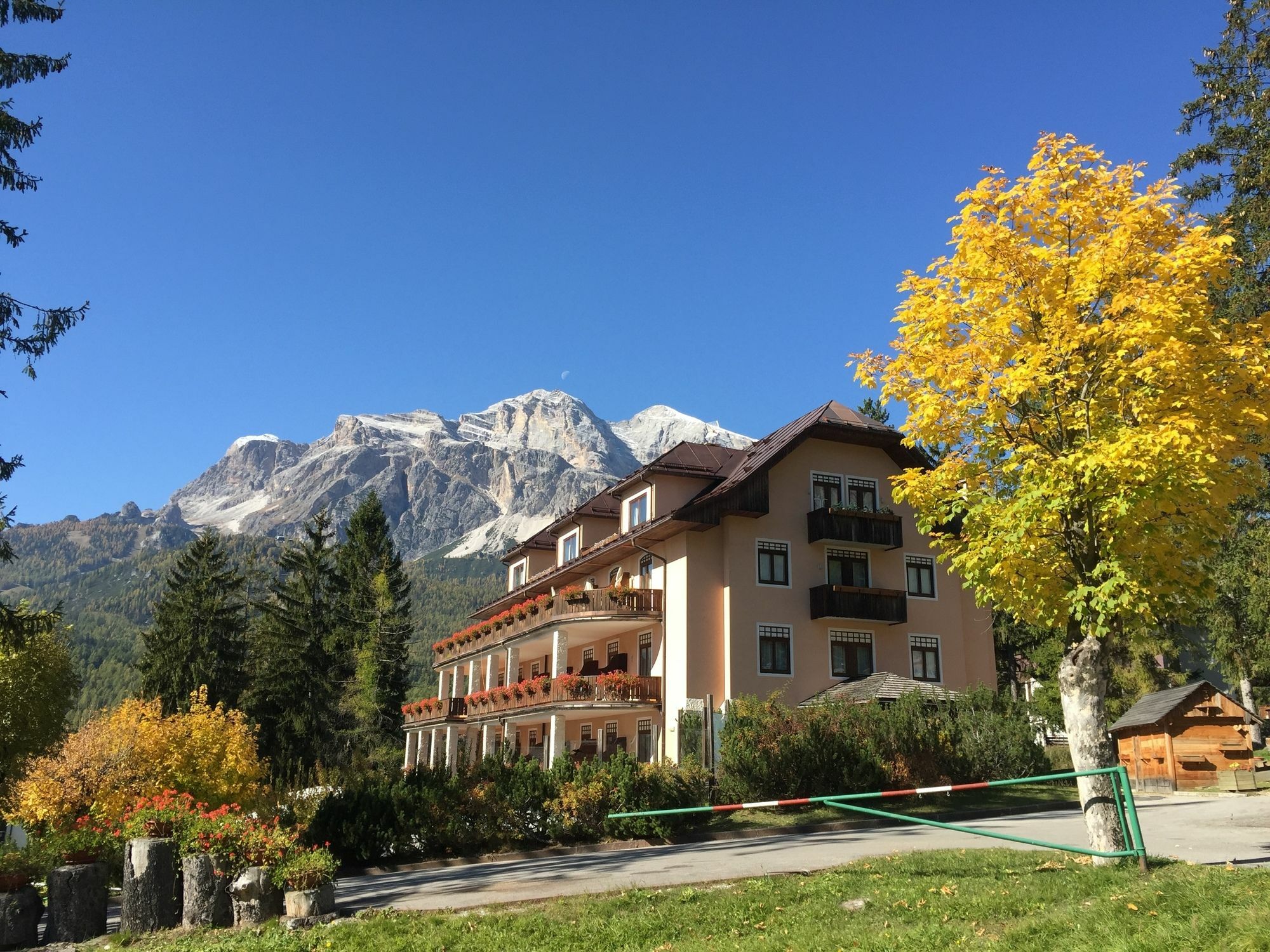 Boutique Hotel Villa Blu Cortina dʼAmpezzo Esterno foto